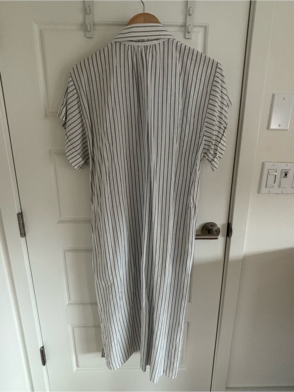 Like new Uniqlo linen striped dress - Picture 2 of 3